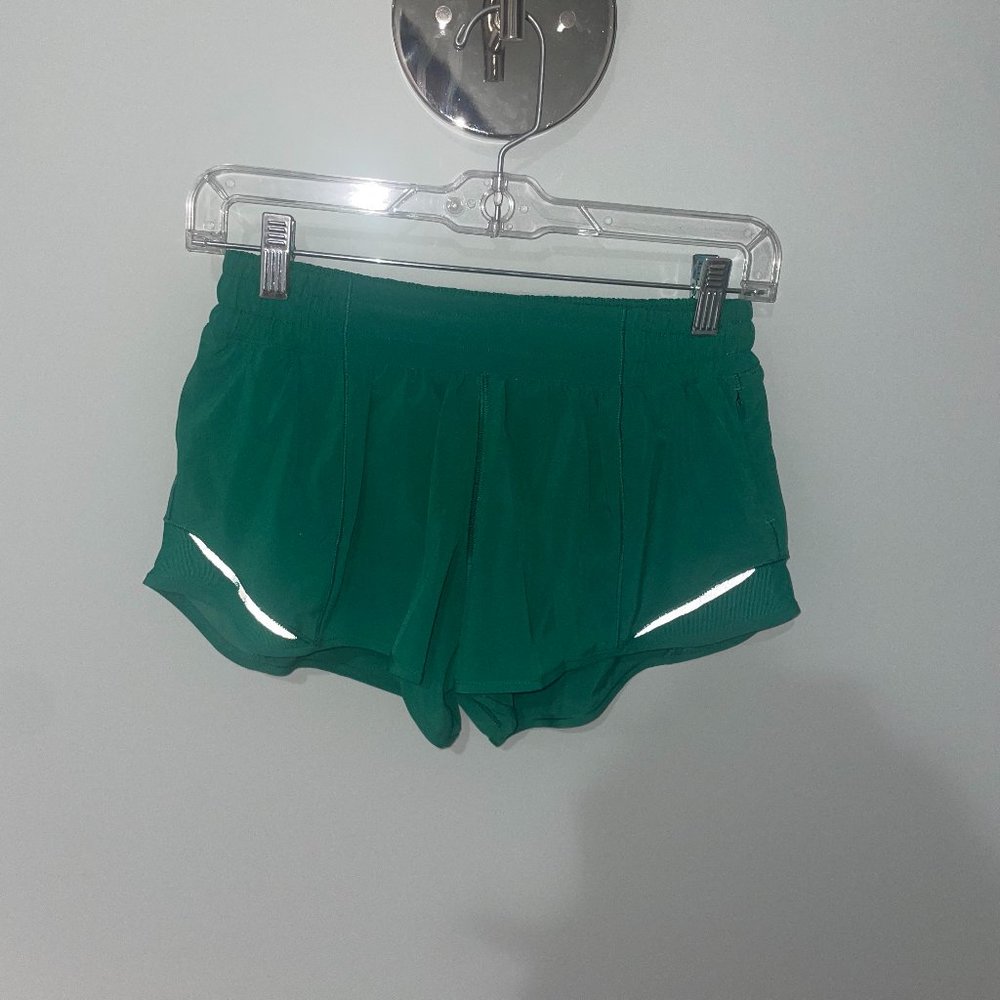 Lululemon Hotty Hot Shorts 2.5"